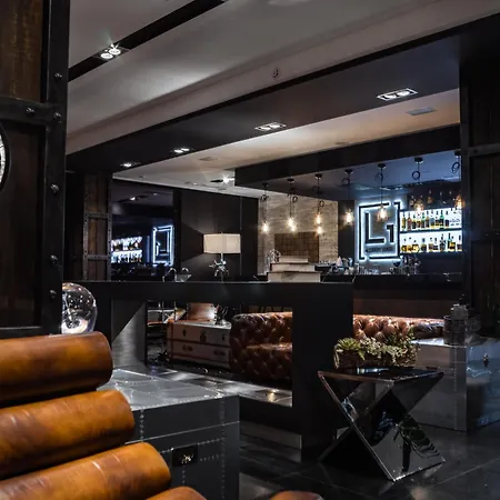 Hotel M1 Club