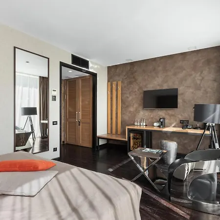 Hotel M1 Club