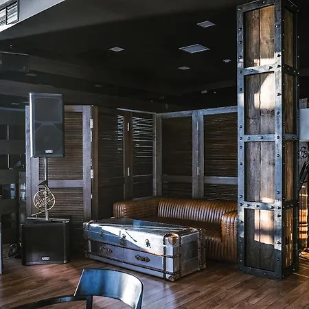 Hotel M1 Club