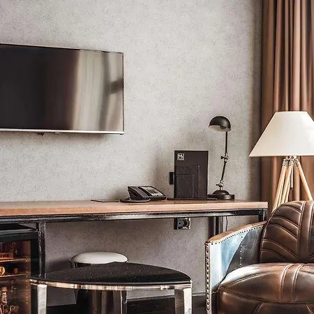 M1 Club Hotel