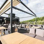 Szálloda M1 Club 5*